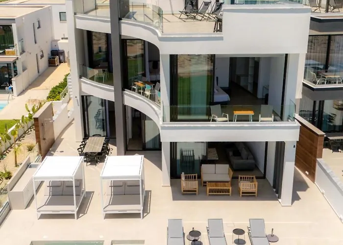 Aqua Beachfront Villas - Villa 2