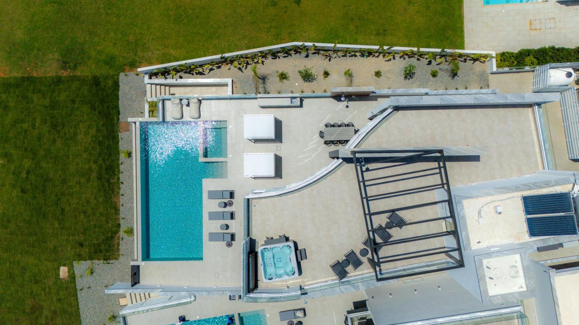 Aqua Beachfront - 2 *
