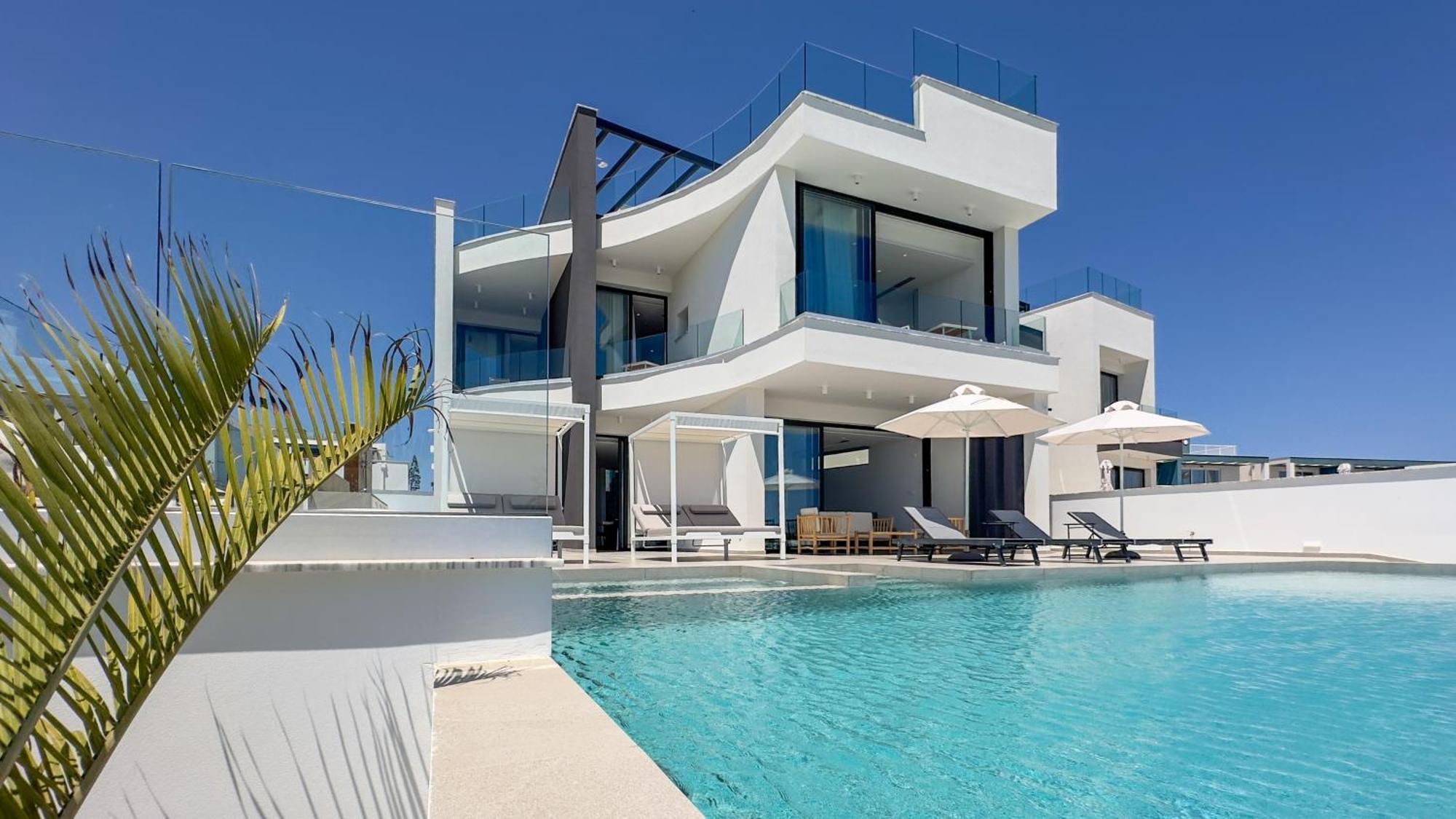 Villa Aqua Beachfront - 2