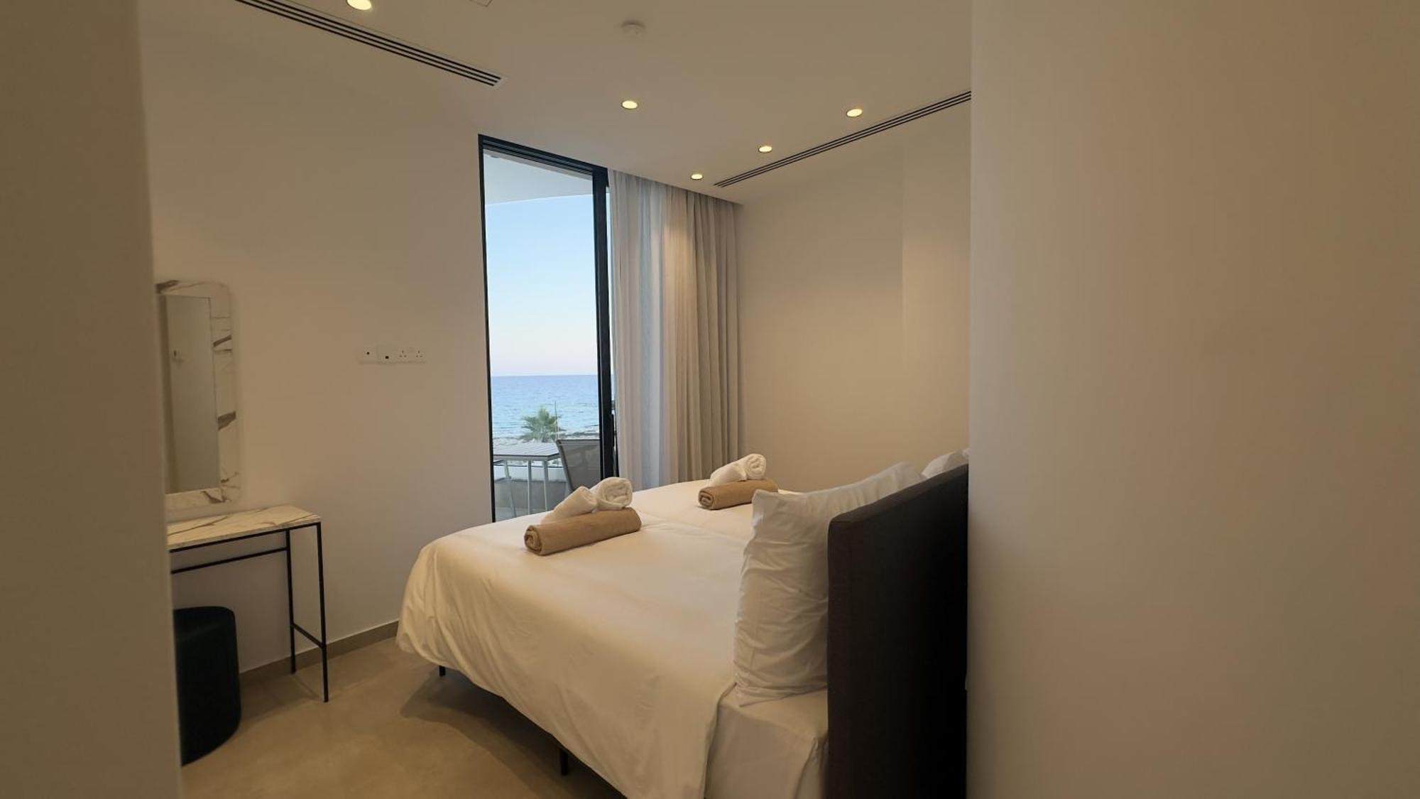 Villa Aqua Beachfront - 2
